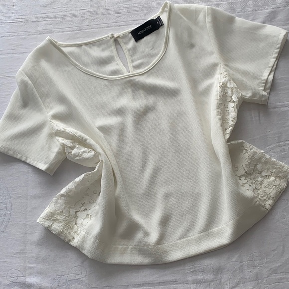 Minkpink ivory back button blouse. Boxy fit. Lace side panels. Size Medium. - Picture 1 of 8